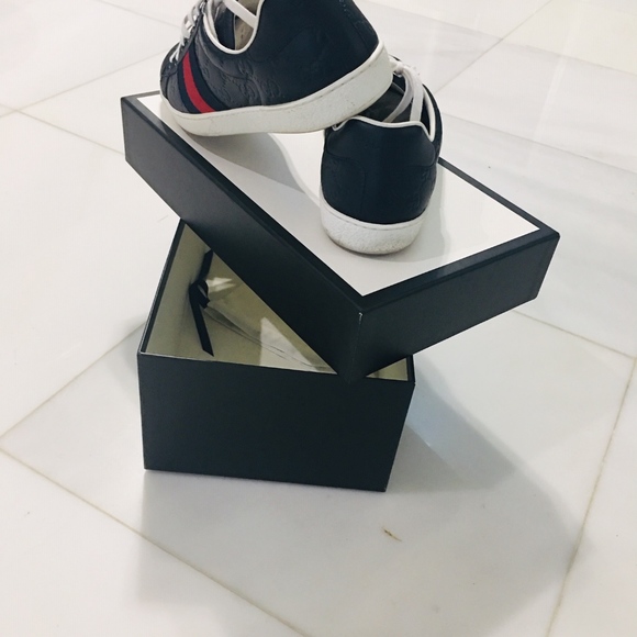 Athletic_Shoes